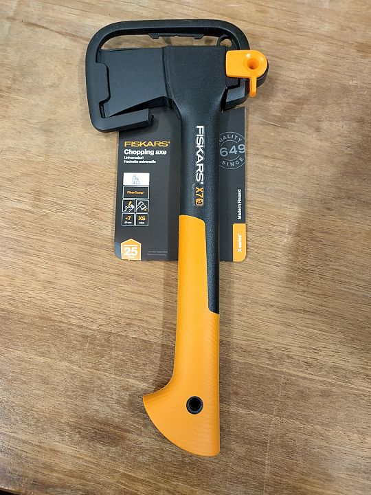 Fiskars-X7-bijl-1703103816.jpg